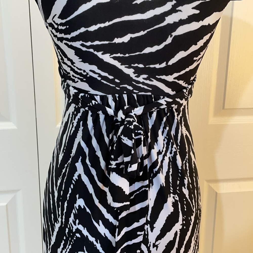 Sweet Storm Black/White S Cap Sleeve Dress Ties in the Back - Picture 5 of 14